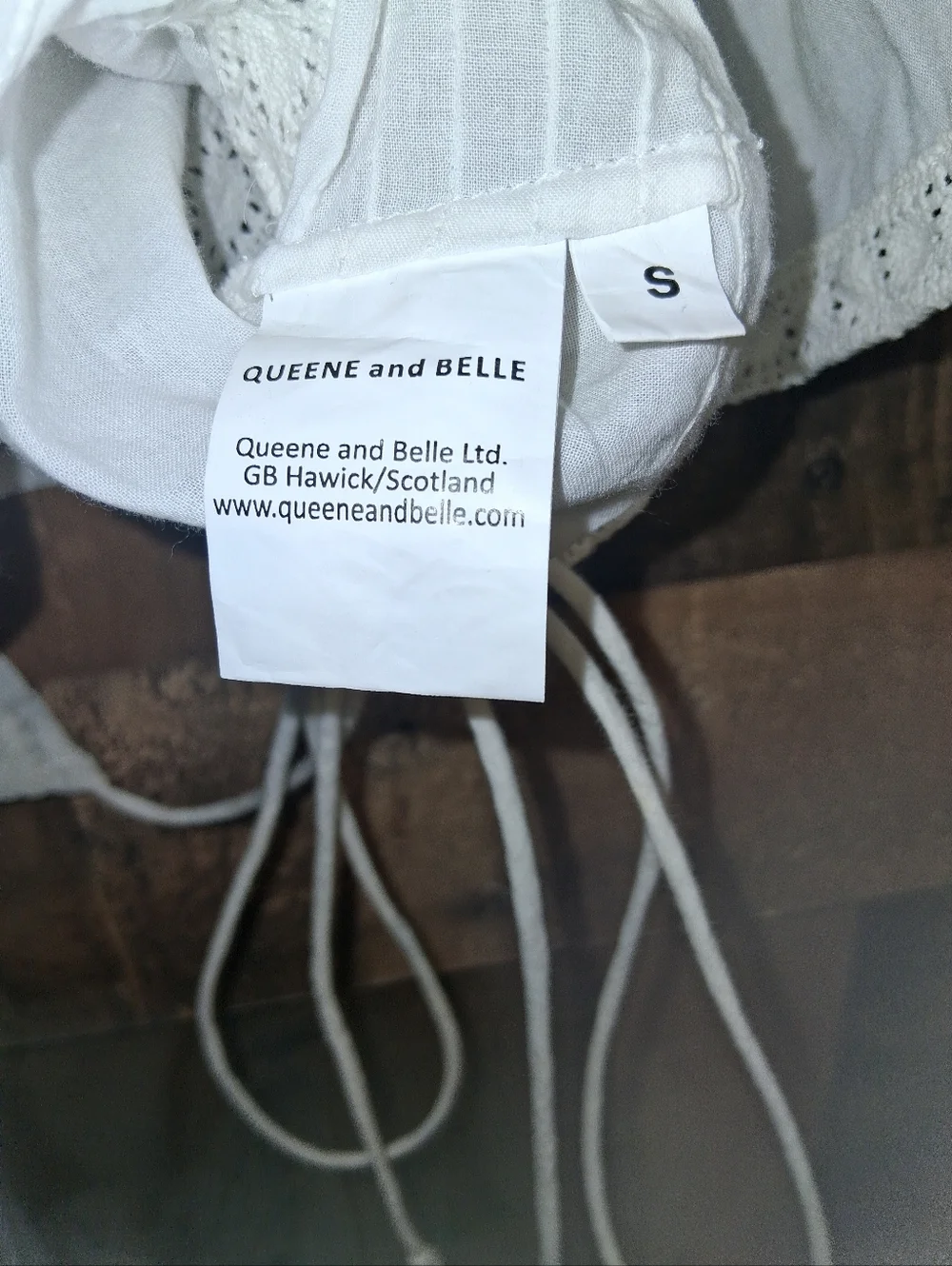 Queene and Belle White Wrap Top Size Small - Picture 8 of 8